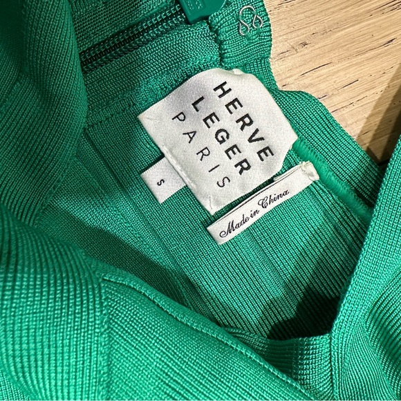 HERVÉ LÉGER Fluted cutout bandage dress Emerald dress - Picture 3 of 4